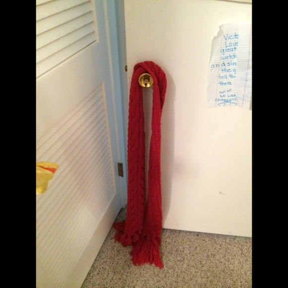 Scarfs - Picture 2 of 3