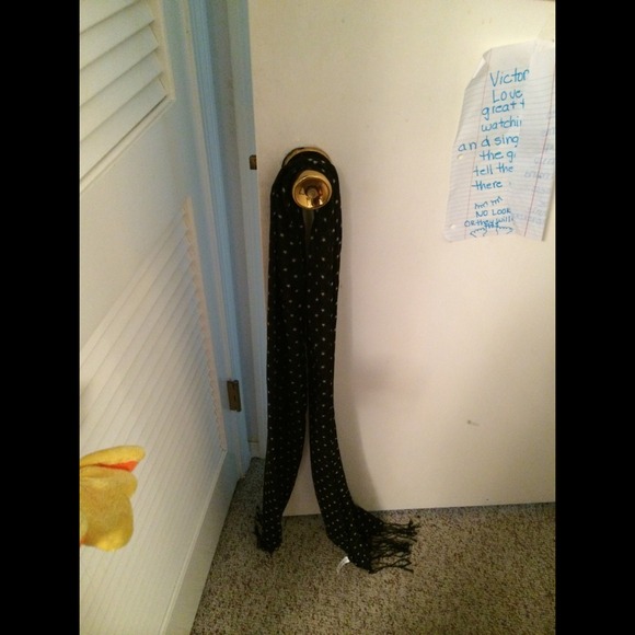 Scarfs - Picture 3 of 3