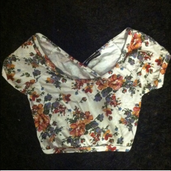 Brandy Melville Floral Jimena Cross Back Crop Top - Picture 2 of 4