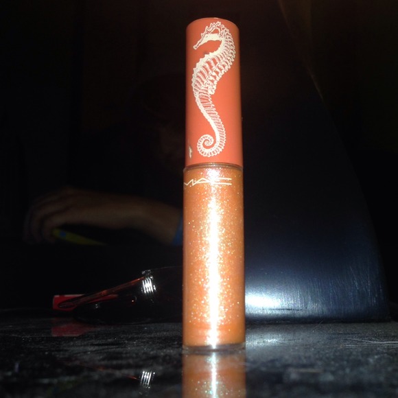 Mac: Flurry of fun lip gloss