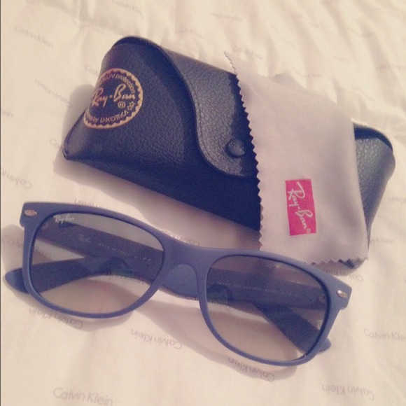 Classic Navy Blur Ray-Ban Sun Glasses
