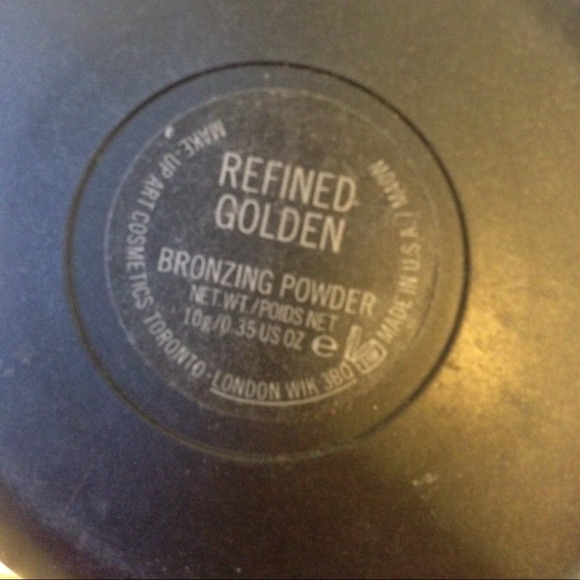 🚫Sold🚫MAC Bronzing Powder - Picture 3 of 3