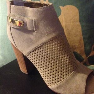 Dolce Vita Gold booties NWOT