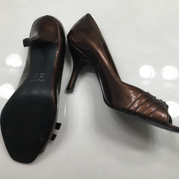 Nina bronze peep toe heels, size 7 - Picture 3 of 4