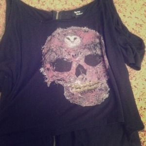 Skull candy shirt.