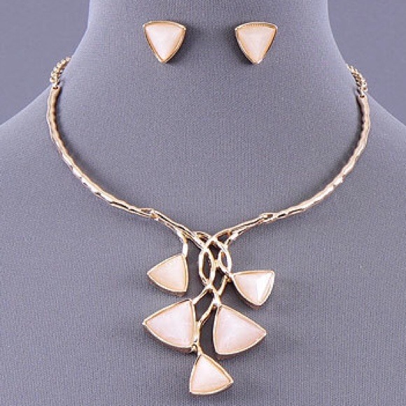 Light Pink Twisted Triangle Necklace Set