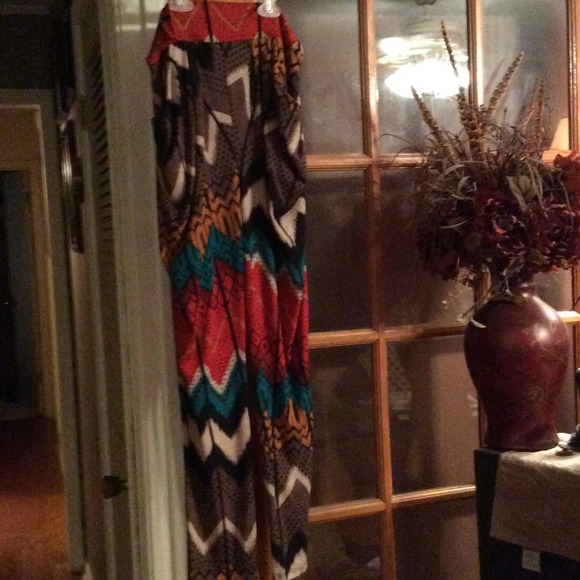 Loose leggings with pockets.