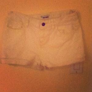 Mid rise yellow shorts