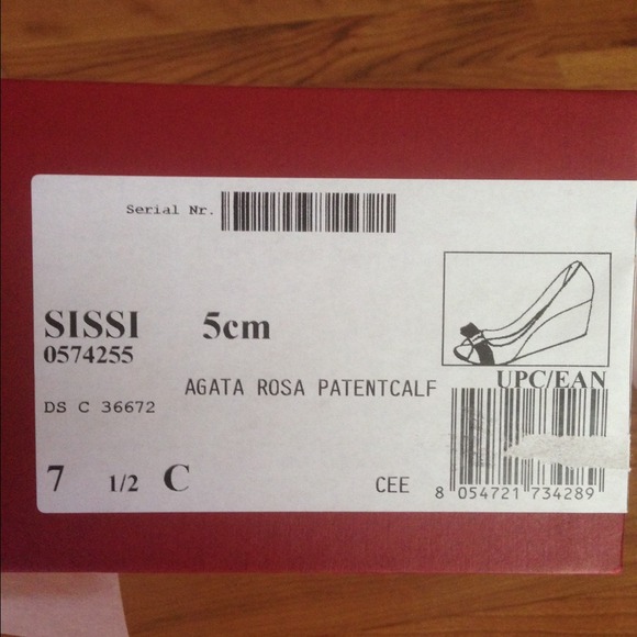 Authentic brand new salvatore ferragamo shoes - Picture 4 of 4