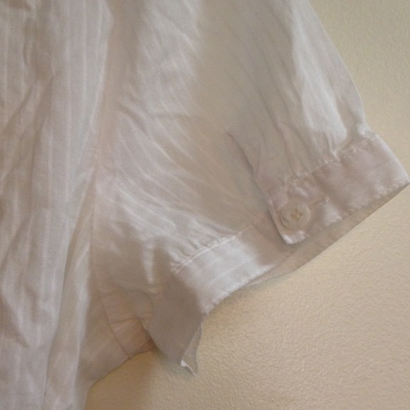 ⚠️Clearance⚠️ Forever 21 Ruffle Blouse Semi Sheer - Picture 2 of 3