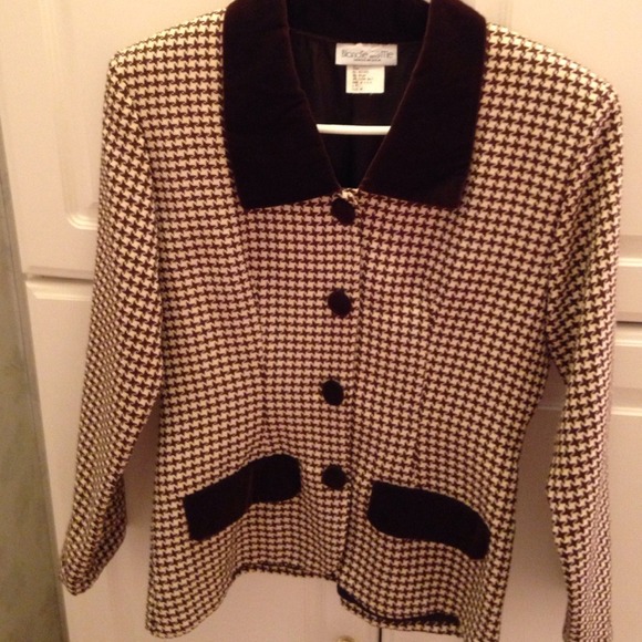 Brown plaid suit with velvet brown collar - Picture 1 of 4