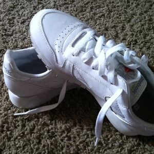 White reebok shoes