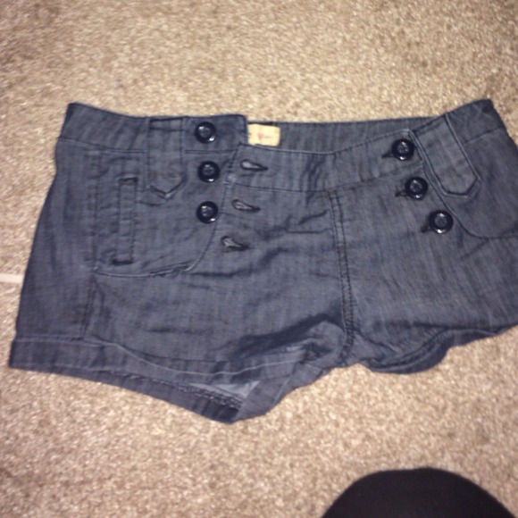 Posh gray shorts