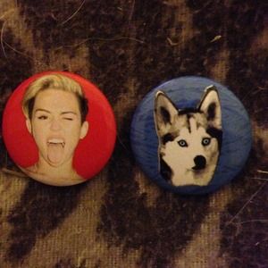 Miley Cyrus bangerz concert buttons