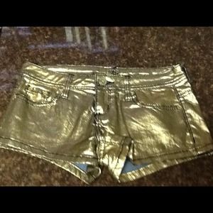 GORGEOUS GOLD SHORTS  💙HOST PICK💙