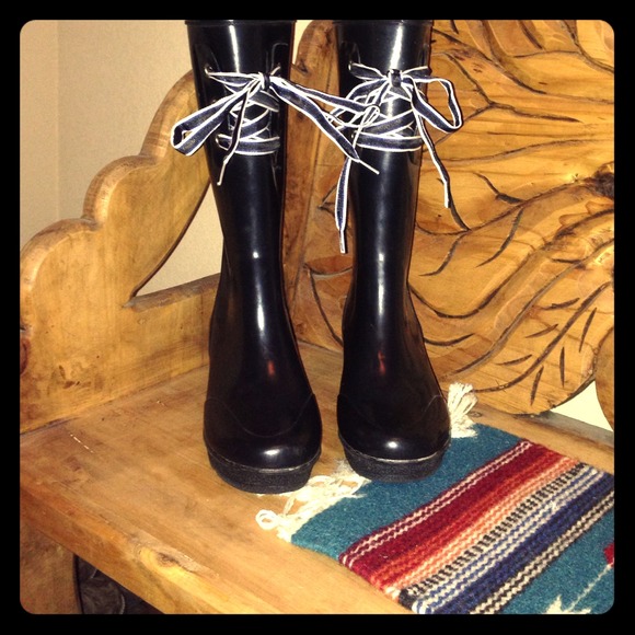 Navy blue Sperry rainboots