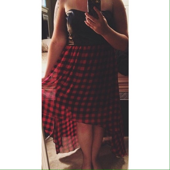 Red and black strapless dress - Picture 3 of 3