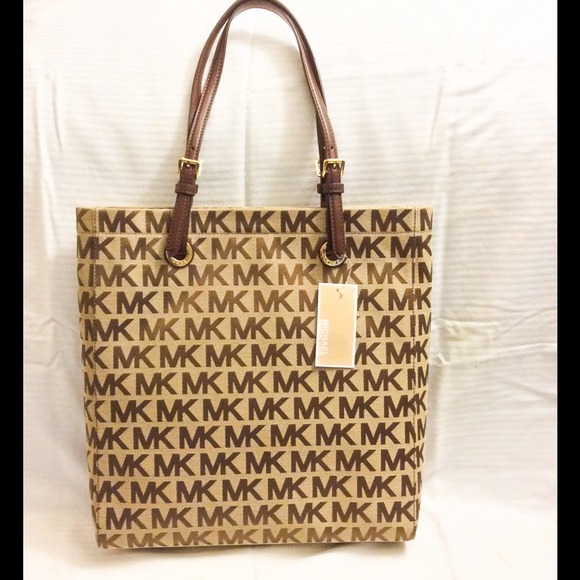 ❌SOLD❌Michael Kors Jet Set Shoulder Tote - Picture 1 of 4