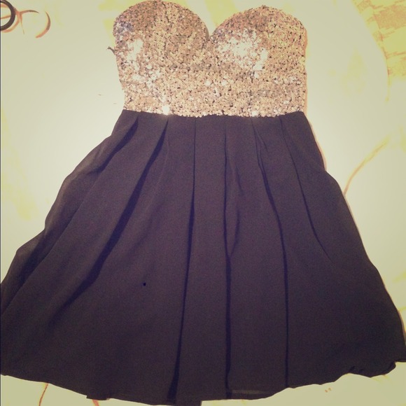 Sweetheart strapless dress!