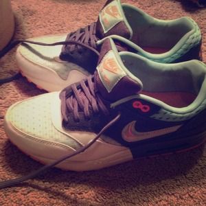 Nike Air maxes size 7.5