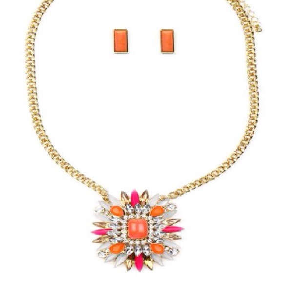 Earring and necklace set
