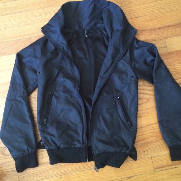 Acrylick windbreaker