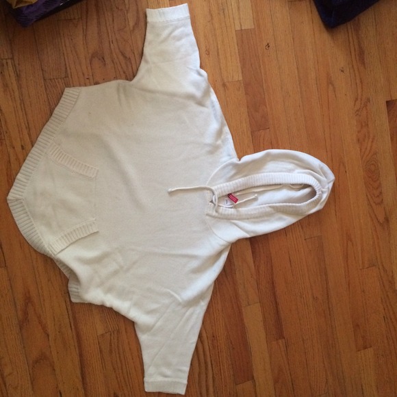 3/4 sleeve hooded sweater