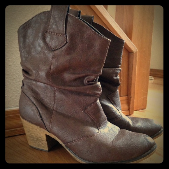 Brown slouchy boots