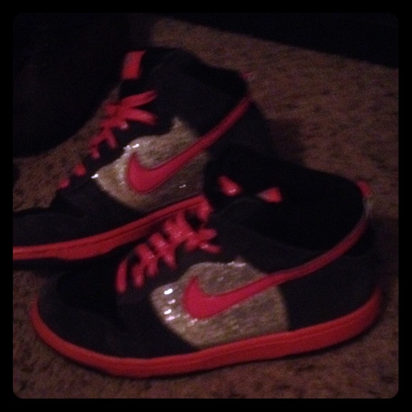 Pink silver sparkly nike shoes💕