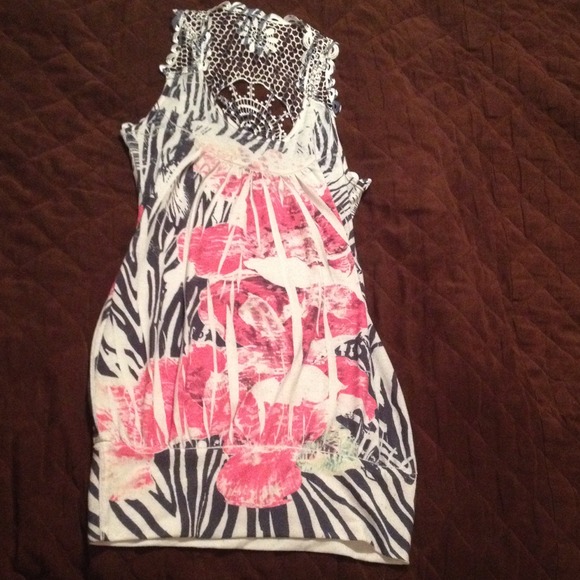 Rue 21 small floral shirt with lace back