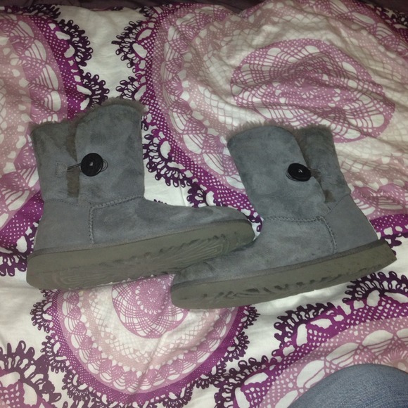 GREY BAILEY BUTTON UGG BOOTS