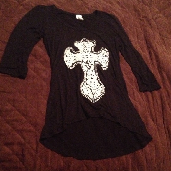 Quarter sleeve black tee