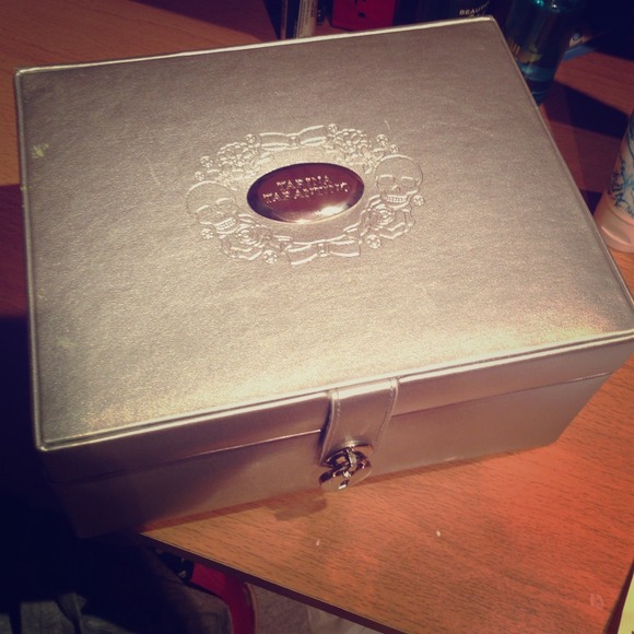 Tarina Tarantino makeup box