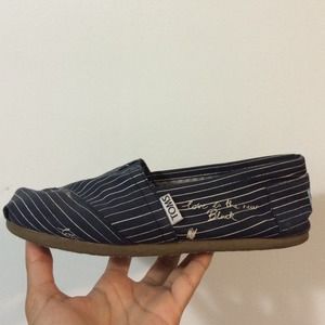 Bundle TOMS "Love is the new black" Vegan Classics
