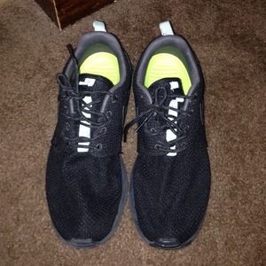 Black/Mint Roshe Runs