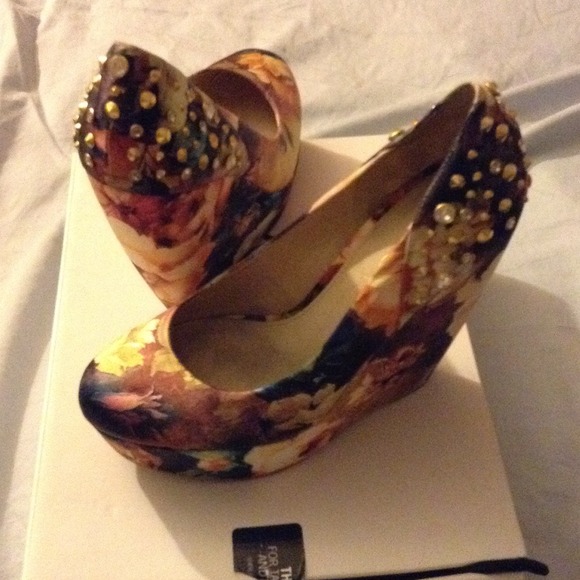 Floral wedges