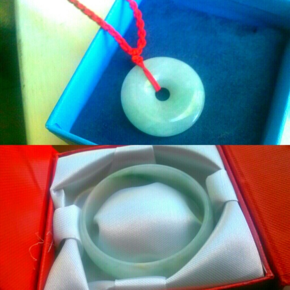 REAL JADE BRACELET & NECKLACE  SET