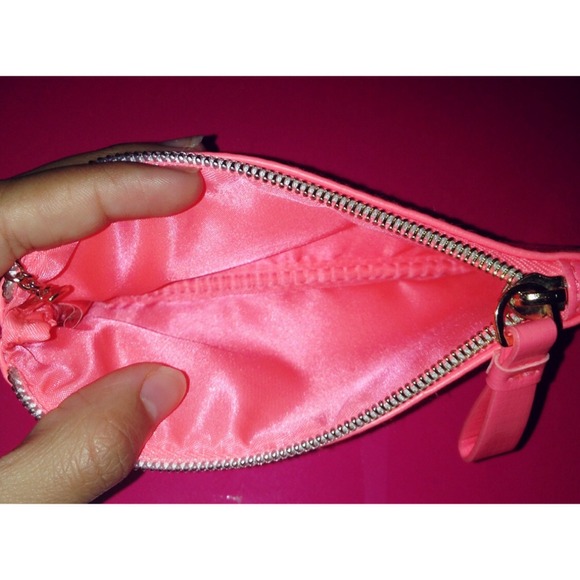 Victoria's Secret handbag/wristlet💋 - Picture 2 of 2