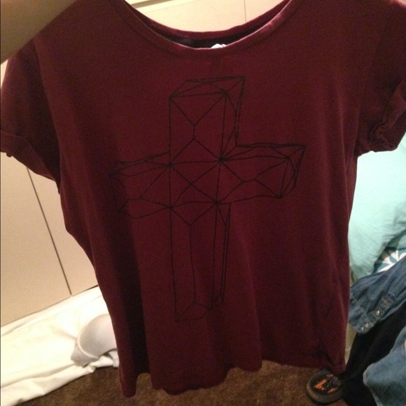 Cross graphic tee