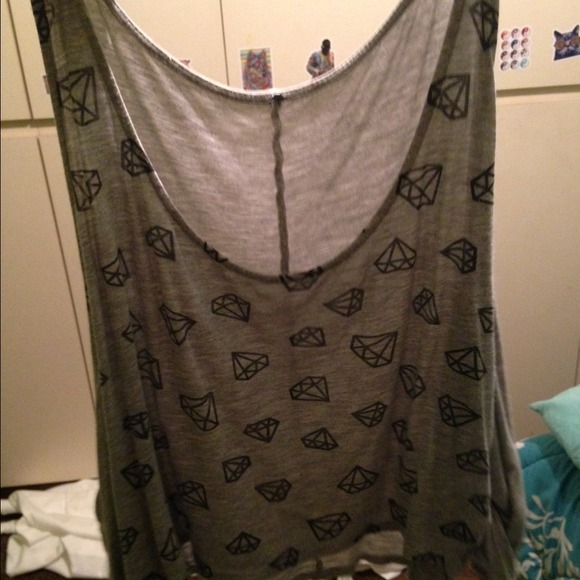 Diamond crop tank top