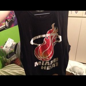 Tank muscle graphic tee