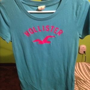 Hollister graphic tee