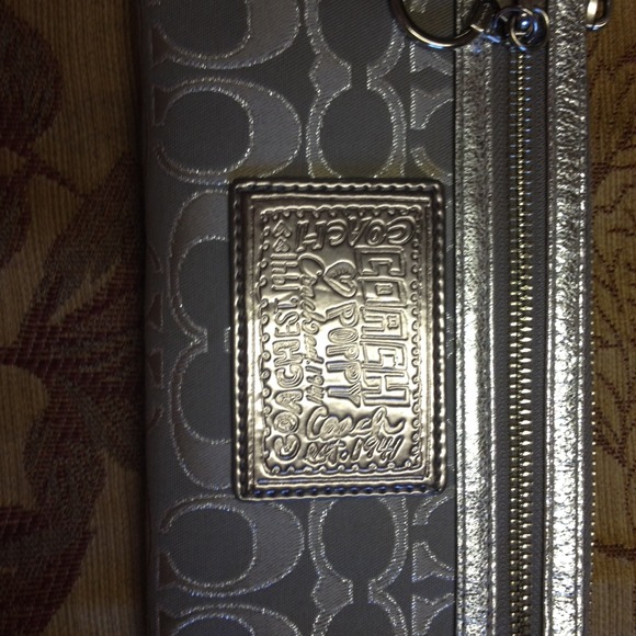 Coach poppy wristlet