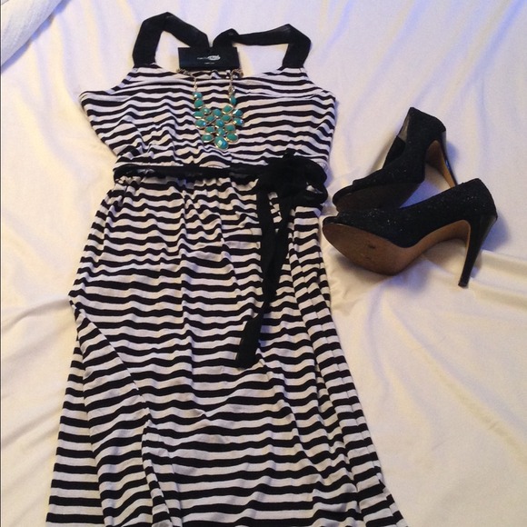 💃Striped Maxi Dress💃 - Picture 2 of 4