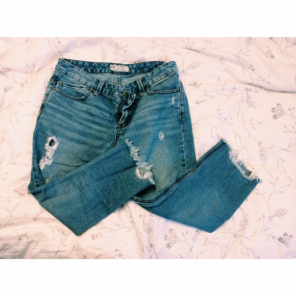 Free People Denim - Free People ripped Capri boyfriend jeans
