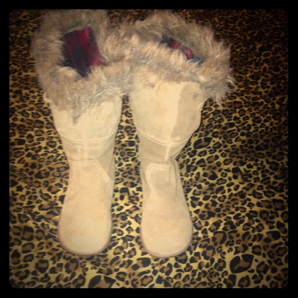 Tan winter boots really cute