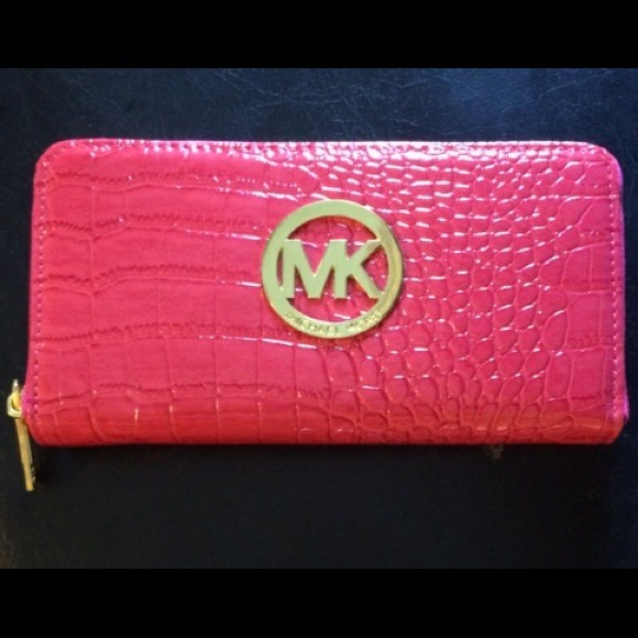 Michael Kors coral croc wallet