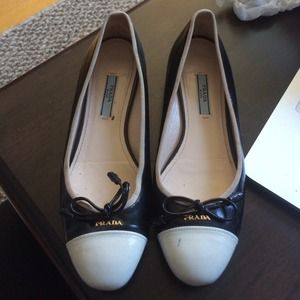 Prada cap toe ballet flat(black and white)