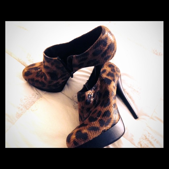 Womens leopard print heels.