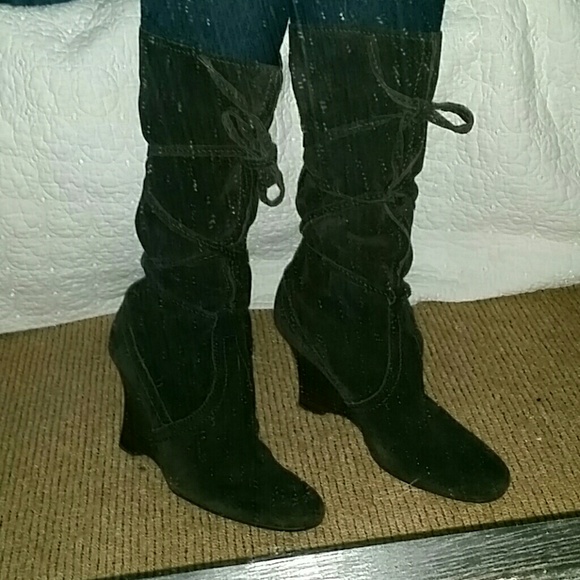 Brown suede wood wedge boot